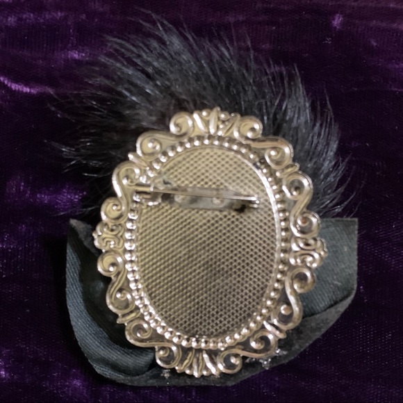 Vintage Fancy Lady Brooch - Picture 3 of 12